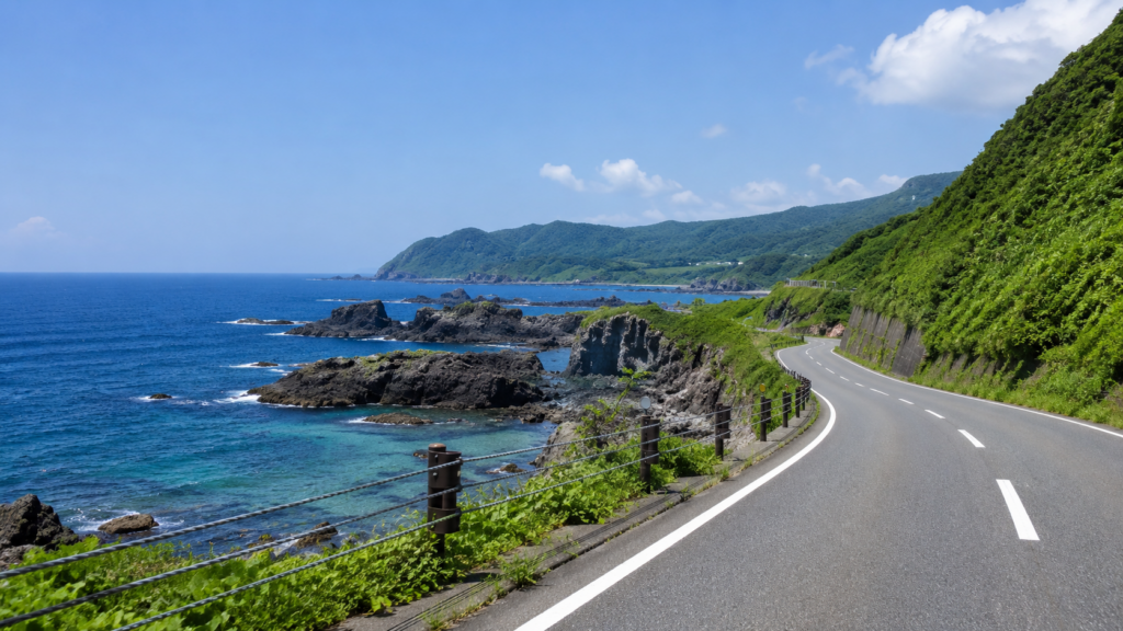 秋田の夏休み観光モデルコースをイメージした日本海沿いの海岸線ドライブ